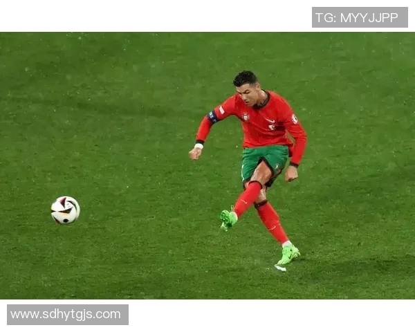 C罗因违反比赛规定遭罚款并停赛，俱乐部官方发布最新处罚决定